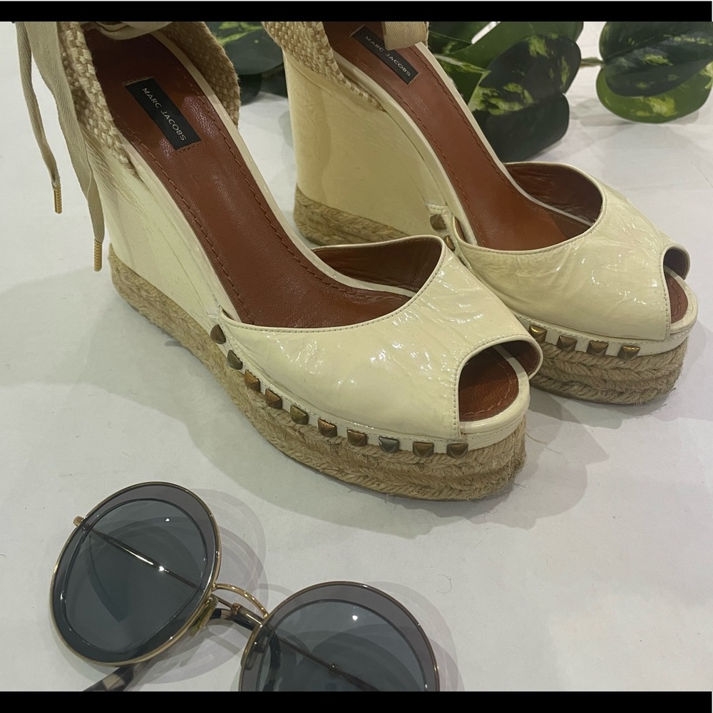 Marc Jacobs cream color leather wedges size 35 US 5